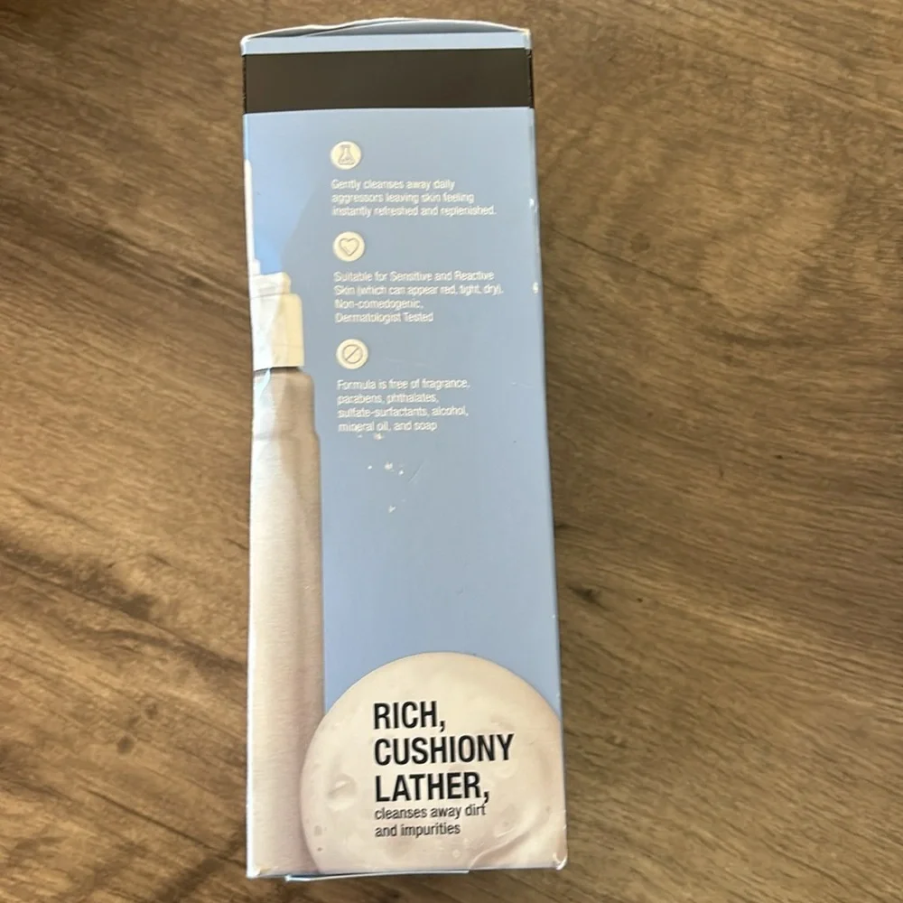 NWT Neutrogena gentle foaming facial cleanser